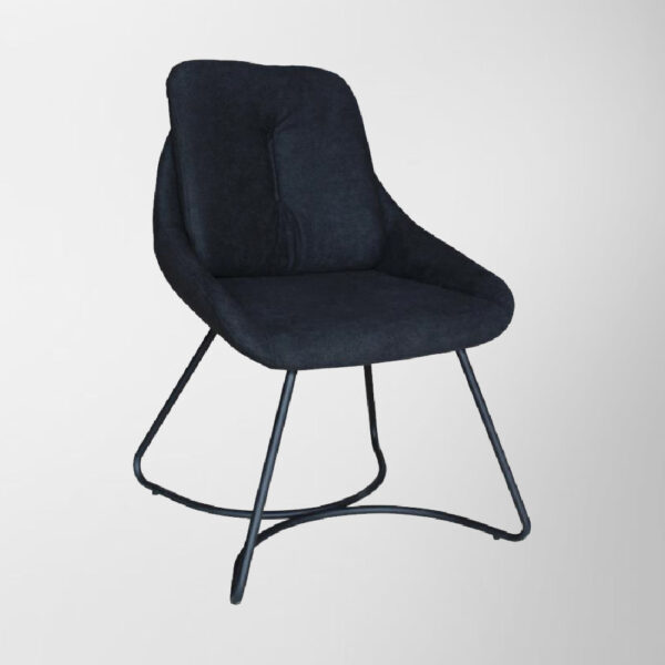כיסא מרופד בצבע שחור מרשים דגם 688